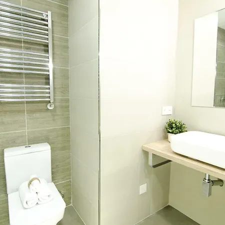 Apartmán Centric, Spacious And Bright
